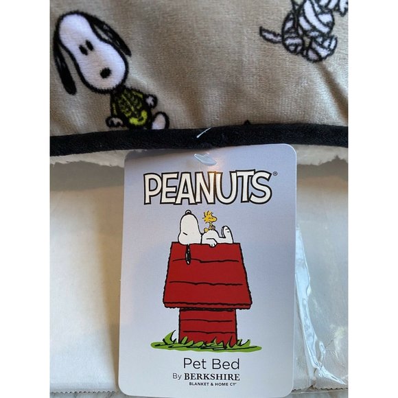 PEANUTS SNOOPY & WOODSTOCK HALLOWEEN Dog PET BED - Picture 3 of 9